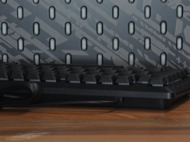 corsair-skiff-100-plus-usb-kabel-ledning.JPG